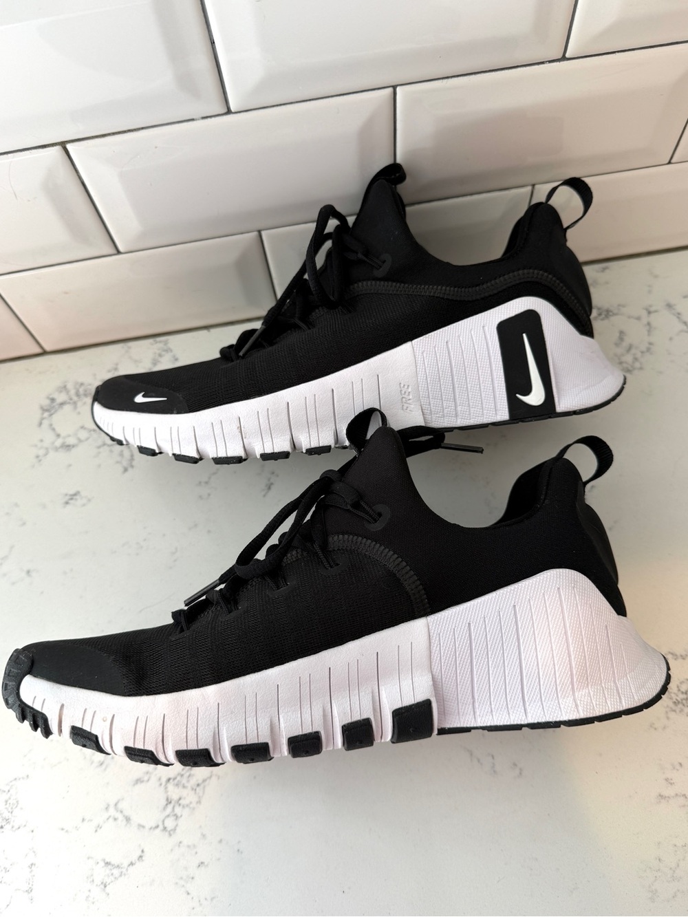 women’s Nike Free Metcon 6 size 8.5 black white - Picture 2 of 6